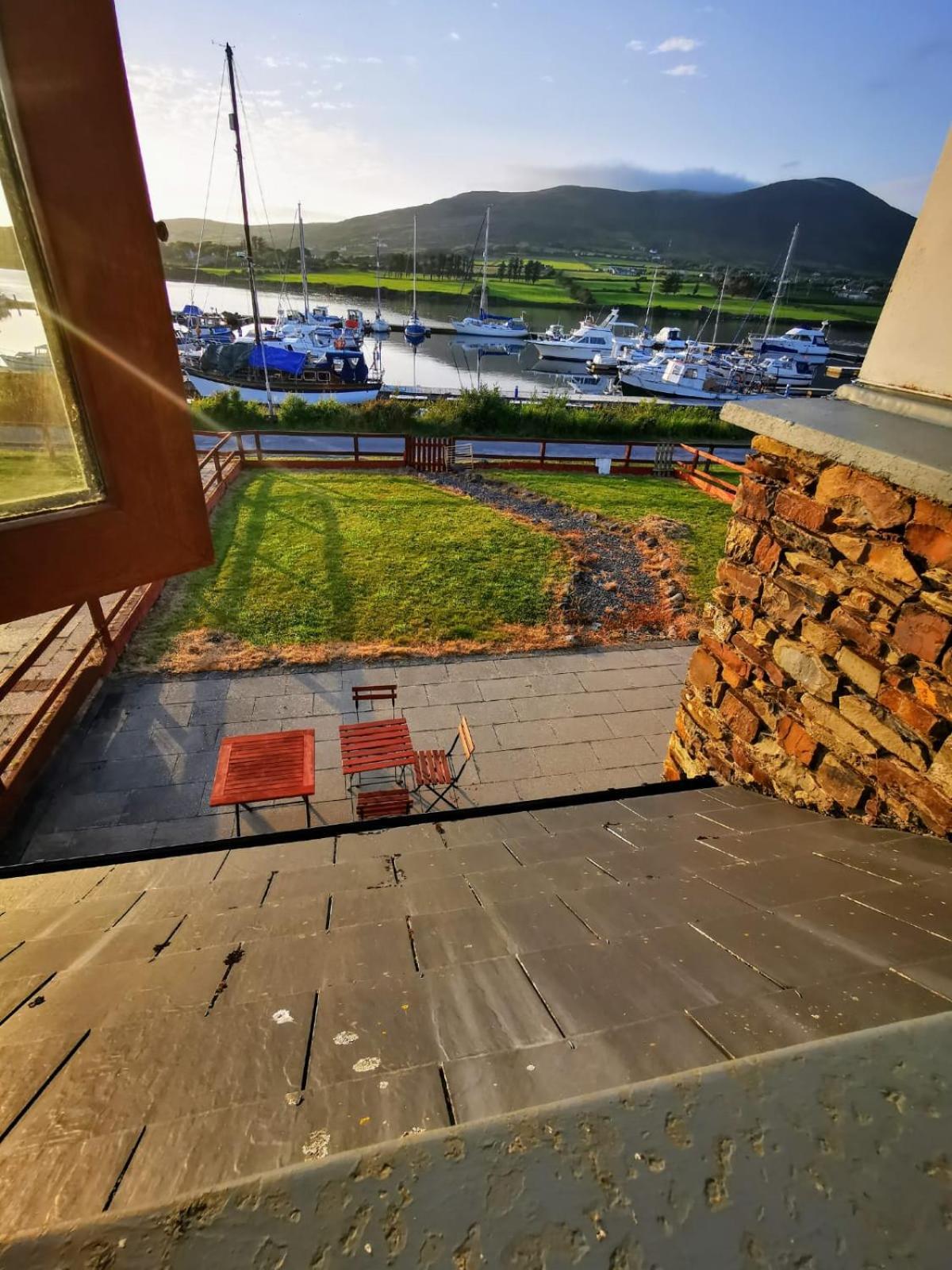 Picturesque Riverside Home Cahersiveen Exterior photo
